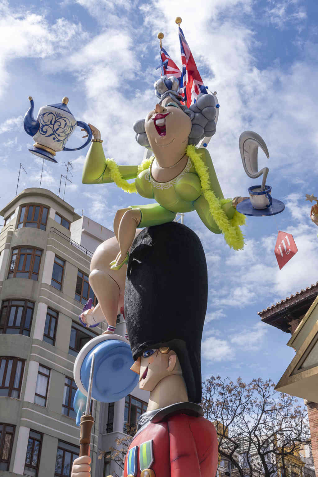 Valencia - fallas 2023 - falla Mercado Central - Inglis pitinglis 04.jpg